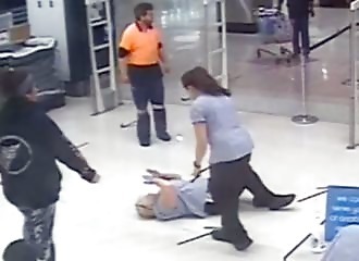  A thief beats an employee to escape 