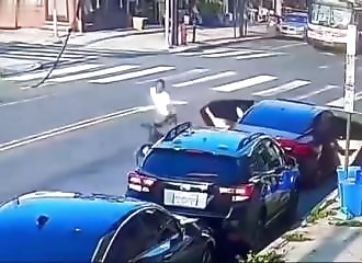 Man on bike gets shot in broad daylight in Philadelphia (Warning - shocking)
