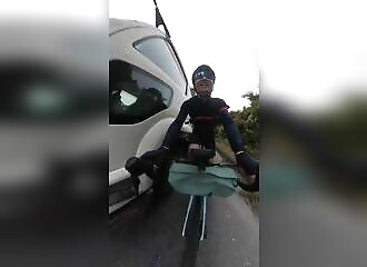A cyclist nearly dies after being grazed by a truck