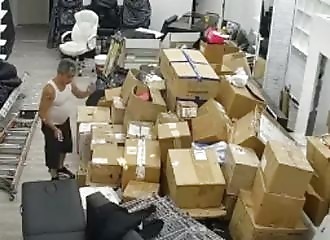 Il met le feu au nouveau salon de manucure de sa femme