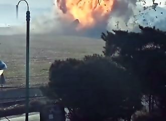  Korean plane crashes after hitting birds 