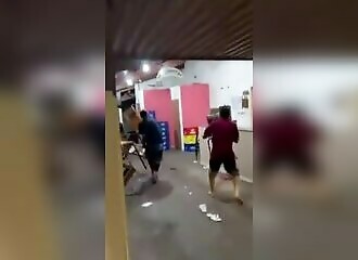 Il vaut mieux un qui sait se battre que 2 qui ne savent pas