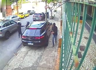 Failed carjacking attempt on an armored Porsche in Rio
