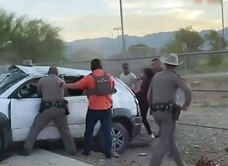 Migrants try to cross the border with force, it ends very badly