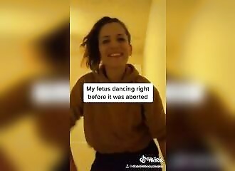 Cette femme danse juste avant de se faire avorter
