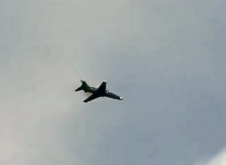 Ils s'éjectent à la dernière seconde, leur avion explose en boule de feu