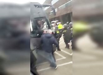 Polémique après les violences de supporters de foot aux Pays-Bas