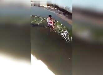 He jumps into a crocodile enclosure thinking it's a plastic crocodile