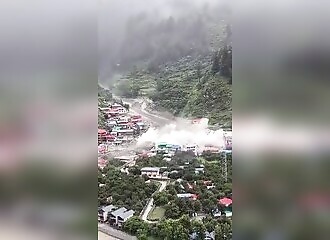 Crue soudaine détruit un village en Inde