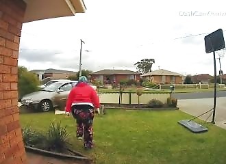 Un automobiliste s'écrase dans un jardin et prend la fuite