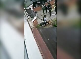 Un homme armé d'un couteau et criant Allah Akbar se fait neutraliser par la police