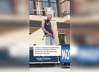 Young man filmed urinating from a balcony in Playa de Palma in front of shocked tourists