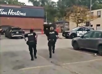 Fiasco in Toronto: They tase a suspect and run him over by mistake!