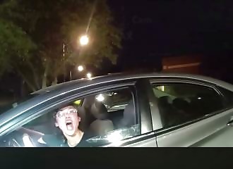 This woman is crazy: She follows a policeman to claim a fine against him