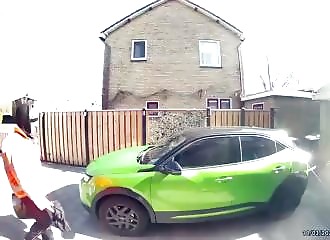 Incendie criminel aux Pays-Bas : le suspect filmé avec une veste bien trop reconnaissable