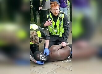 Watch what the police do to a man who spits on the crowd during his arrest