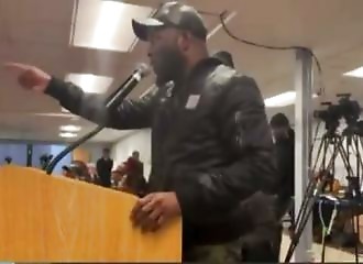 U.S. mayor fights back with fists at tense meeting