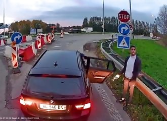 Un automobiliste français se fait remarquer sur les route belges (Roadrage)
