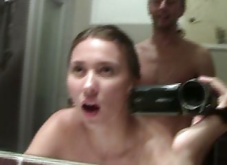 Vira se fait prendre en levrette sur le lavabo (video amateur du jour)