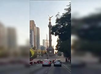 Violent earthquake in Mexico during the presidential conference