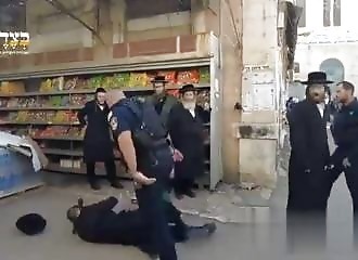 Israeli policeman brings down ultra-Orthodox Jew for defending Palestine