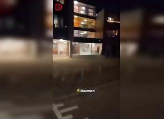 Des jeunes balancent une bombe de feux d'artifice dans une résidence seniors aux Pays-Bas