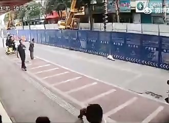 9 secondes et un miracle : l'accident de chantier filmé en Chine