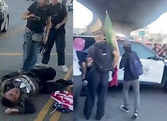 Un manifestant se fait percuter par un SUV du police le Los Angeles