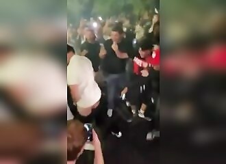 Il perd son pantalon lors d'un rassemblement illégal