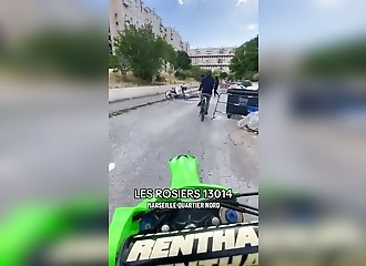 Rosiers à Marseille : il filme le quartier depuis sa moto et demande si on est encore en France