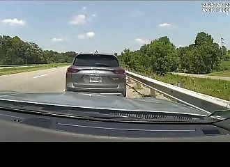 semi-remorque frôle un policier lors d’un contrôle en Ohio