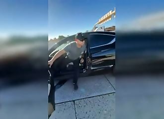 Il enchaîne les carambolages à San Diego, des témoins l'extirpent de sa voiture