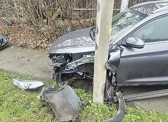 He collides violently with a sign while trying to escape from the police