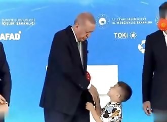 Turkish President Erdogan slaps a child 