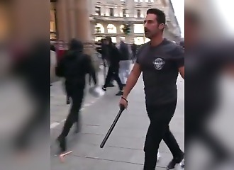Milan à feu et à sang : un seul homme armé d'une matraque fait face à la horde de pillards