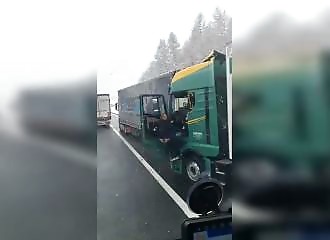 Bagarre express entre chauffeurs de camion en Roumanie