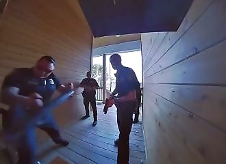 L'ouverture d'une porte ne se passe pas comme prévu