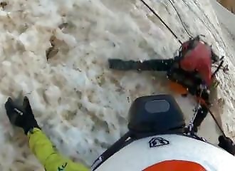  Frayeur sur le mont Blanca : un grimpeur échappe de justesse à une chute mortelle