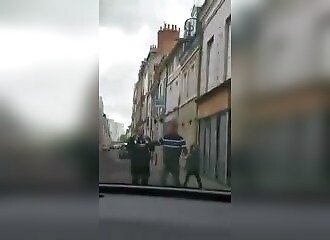 La vidéo du rabbin d'Orléans qui se fait agresser