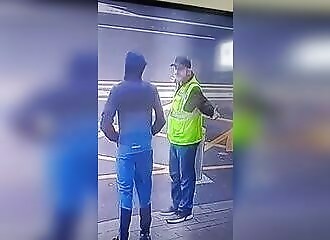 Un homme se fait lacérer le visage alors qu'il se plaint du comportement d'un jeune dans son quartier (Public averti)