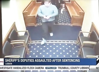 Condamné à un an de prison, il casse ses menottes et se bat avec les vigiles en pleine évasion