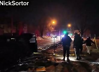 Ils défoncent un véhicule fédéral américain et volent des fusils