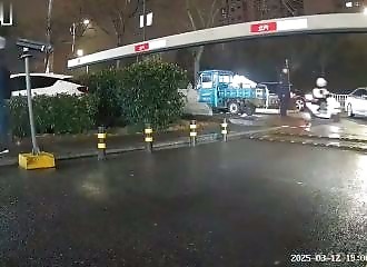 Scooter rider survives horrific accident (Warning - shocking)