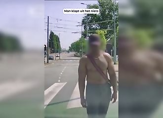 Ces images à Rotterdam montrent pourquoi il faut verrouiller ses portières de voiture