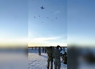 Son parachute ne s'ouvre pas, va t'il survivre ?