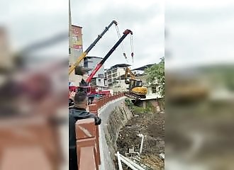 This delivery is turning into complete carnage.